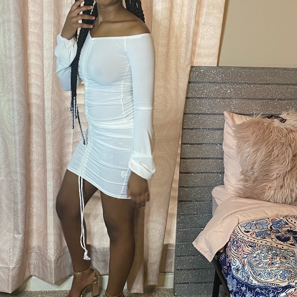 White string dress - Picture 3 of 3